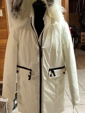 10 Crosby Derek Lam White Hooded Ski Jacket with Faux Fur Trim